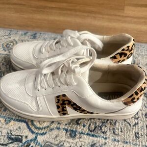 Size 9 Women’s Sneakers